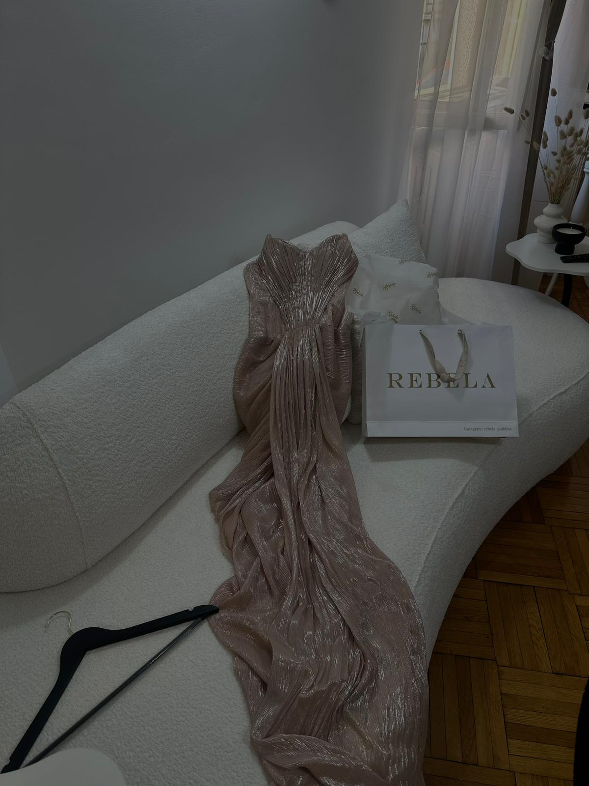 Icon Gown - imagine 3