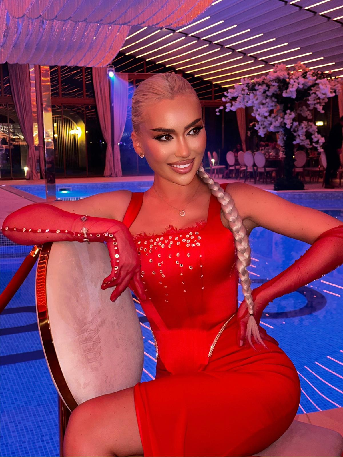 Red Passion Gown - imagine 3